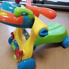 乗り物おもちゃ　手押し車　