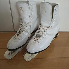 スケート靴フィギュア24.5の画像