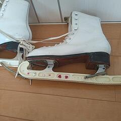 スケート靴フィギュア24.5の画像