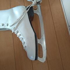 スケート靴フィギュア24.5の画像