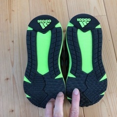 キッズ　17センチ　adidas スニーカーの画像