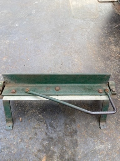 板金折り曲げ機