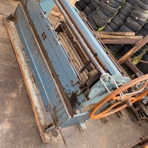 大型板金折り曲げ機