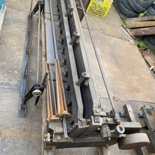 鉄工場　折り曲げ機