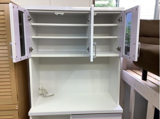 【リサイクルサービス八光　田上店　配達・設置OK】エナメルホワイト　食器棚　２口コンセント付