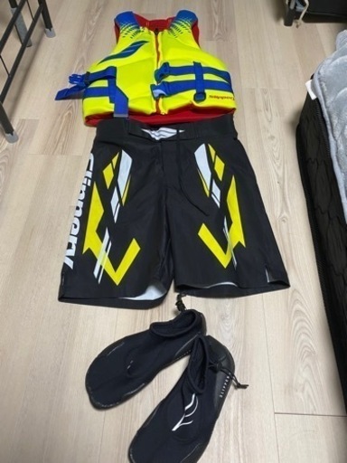 一式　マリンスポーツに。ライジャケなど　Slippely