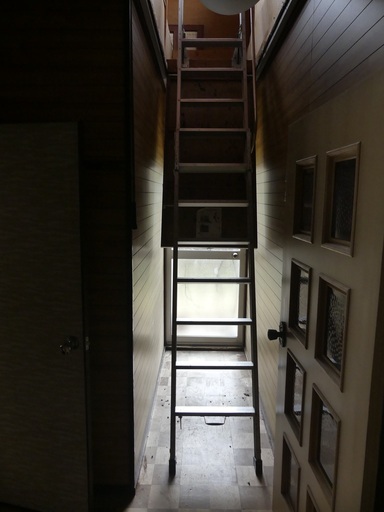 48,000円／ドアを開ければ秘密階段スルスル 隠し部屋 屋根裏部屋 納戸 隠れ家 忍者屋敷 アルミ伸縮階段 はしご 