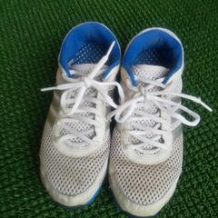 adidasスニーカー