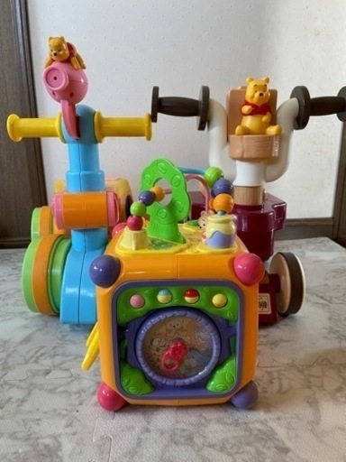 プーさん　乗り物２つとおもちゃセット
