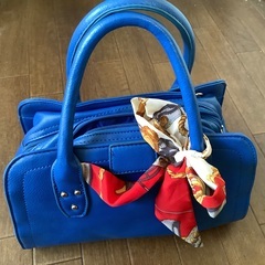 女性Mサイズワンピース、カーディガン、ハンドバッグの画像