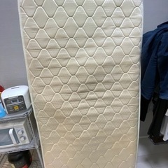 【0円】緊急、無料で美品ベッドマットレスお譲りします。の画像