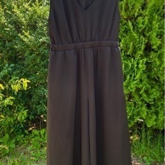 セシルマクビー サロペットと、イング ハイネックノースリーブの画像