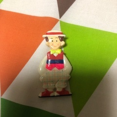 ポップな蛍光カラーの男の子のブローチ