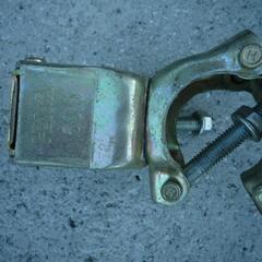 パイプサポート用クランプΦ６０.５×４８.６単管パイプ用クランプ 、 直交３０個、自在３０個、合計６０個  の画像