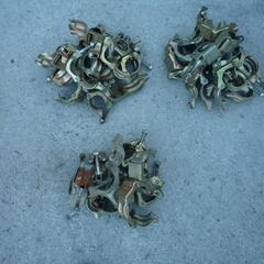 パイプサポート用クランプΦ６０.５×４８.６単管パイプ用クランプ 、 直交３０個、自在３０個、合計６０個  の画像