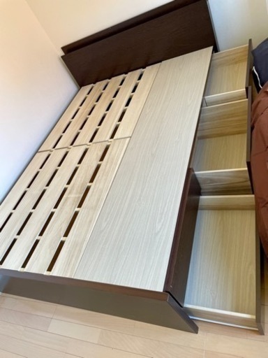 ダブルベッド（引き出し5杯チェストベッド）