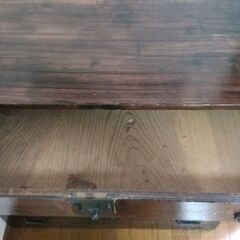 古い和だんすの画像