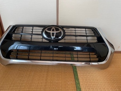 ハイラックス　純正フロントグリル