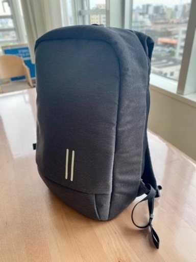 【美品】シンプルでスマートなビジネスバッグ USB充電アダプター付属