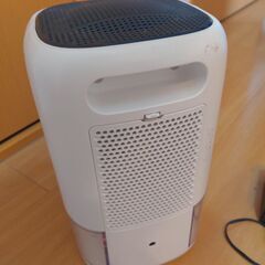 小型除湿機　dehumidifierの画像