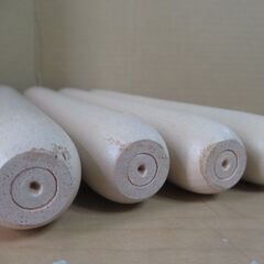 テーブル脚4本　部品　DIY　木製　長さ9㎝×直径3㎝～2㎝×ネジ穴7㎜の画像