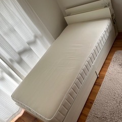 無印良品マットレスとベッドフレームお譲りします。の画像