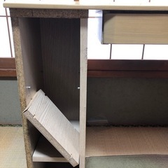 【差し上げます】学習机+照明器具の画像