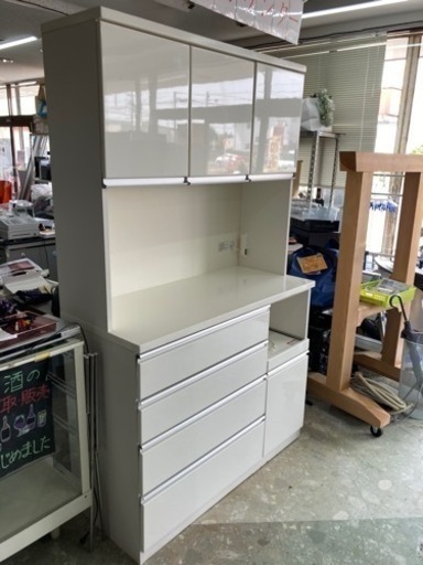 食器棚　中古品　　リサイクルショップ宮崎屋住吉店　22.5.1  y