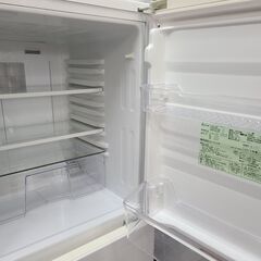 【リサイクルショップどりーむ天保山店】●2133●　ユーイング　２ドア冷蔵庫　2015年製　容量１１０L　UR-F110F　※トレイワレあり・水受けトレイ欠損の画像