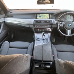 BMW 523d F10 後期 サンルーフ Mスポーツ カーボンブラックの画像