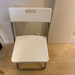 折り畳み椅子の画像