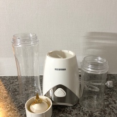 【ジャンク品】アイリスオーヤマ　ボトルブレンダー（無料）の画像