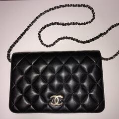 CHANEL ショルダーバッグ キルティング 黒 シャネル