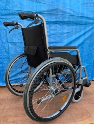 本日限り限定価格！2/17までの出品！　頑丈車椅子【新品】折り畳み式　パンクレスタイヤ 耐荷重130kg