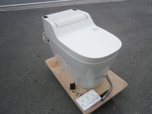 ☆中古品 パナソニック アラウーノS CH1101WS 全自動おそうじトイレ 2012年製 リモコン付き☆