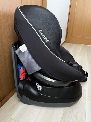 【車でお持ち出来ます】値下げ！コンビ　チャイルドシート　回転式　新生児から4歳頃まで