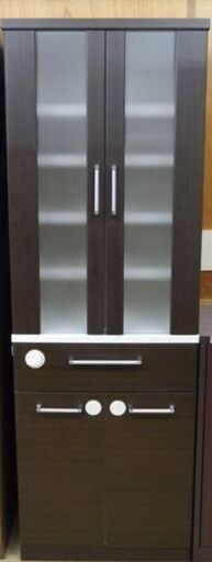 落ち着いた色の食器棚　ダークブラウン　収納たっぷり！