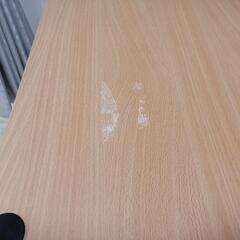 キャスター付きテーブルの画像