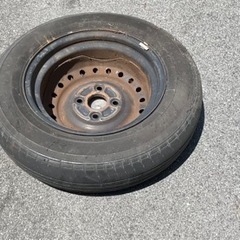 ダイハツ2代目タント(2007〜2013) 純正キャップ付スチールホイール(タイヤは山がありません)の画像