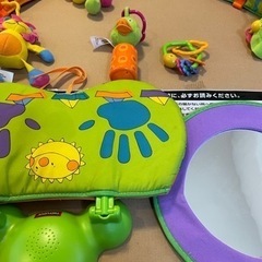 決まりました。ベビー　おもちゃタイニーラブ　キック&プレイ