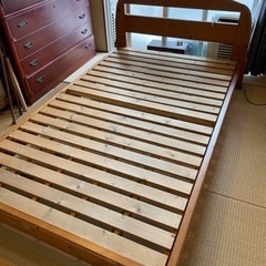 セミダブルベッド　木でできたベッドです。の画像