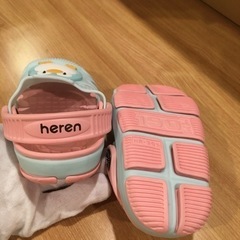 グリーン×ピンク 新品キッズサンダル 年中使える便利なシューズの画像