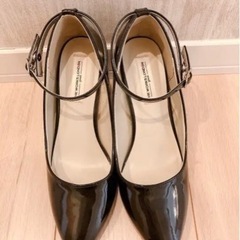 黒エナメルパンプス　22.5センチ