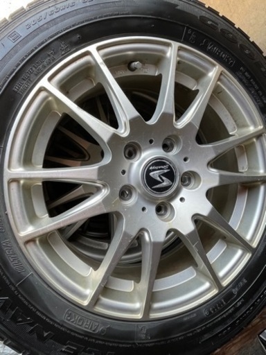 ステップワゴンのスタッドレスタイヤ、アルミホイール付き