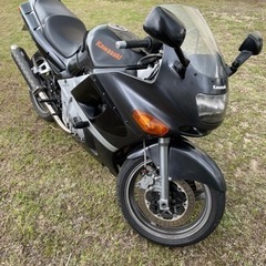 車検6年4月まで‼️KAWASAKI   ZZRー400   値...