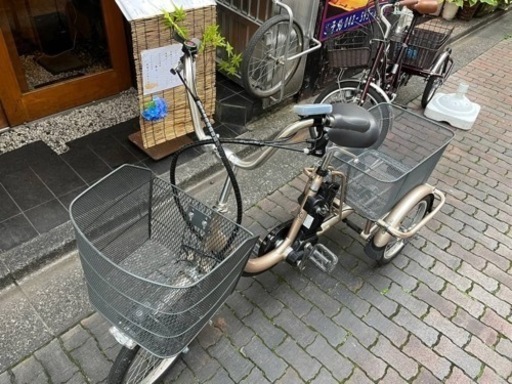 三輪電動自転車　Rakukkaru