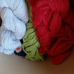 毛糸27玉。未使用と中古。ウール１00%もあります。全部まとめて1000円での画像