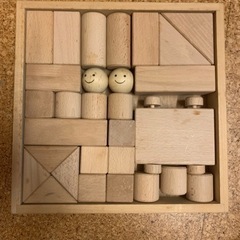 各種パズルと積み木の画像