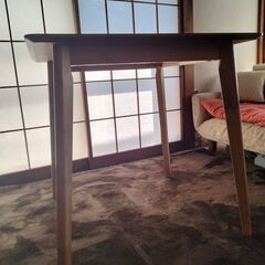 ダイニングテーブル（2人用）の画像