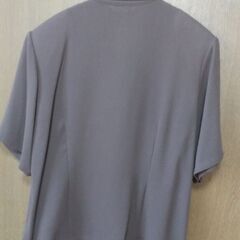 (完了)ブラウン片側ポケットブラウス　サイズ11号の画像